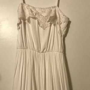 Doe & Rae White Maxi Dress. SIZE Small. Preowned.